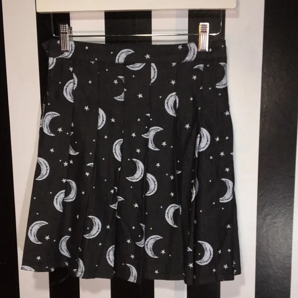 Y2K Hot Topic Celestial Moon & Star Pleated Black Denim Mini Skirt XS 00 0 NWT - Picture 5 of 7
